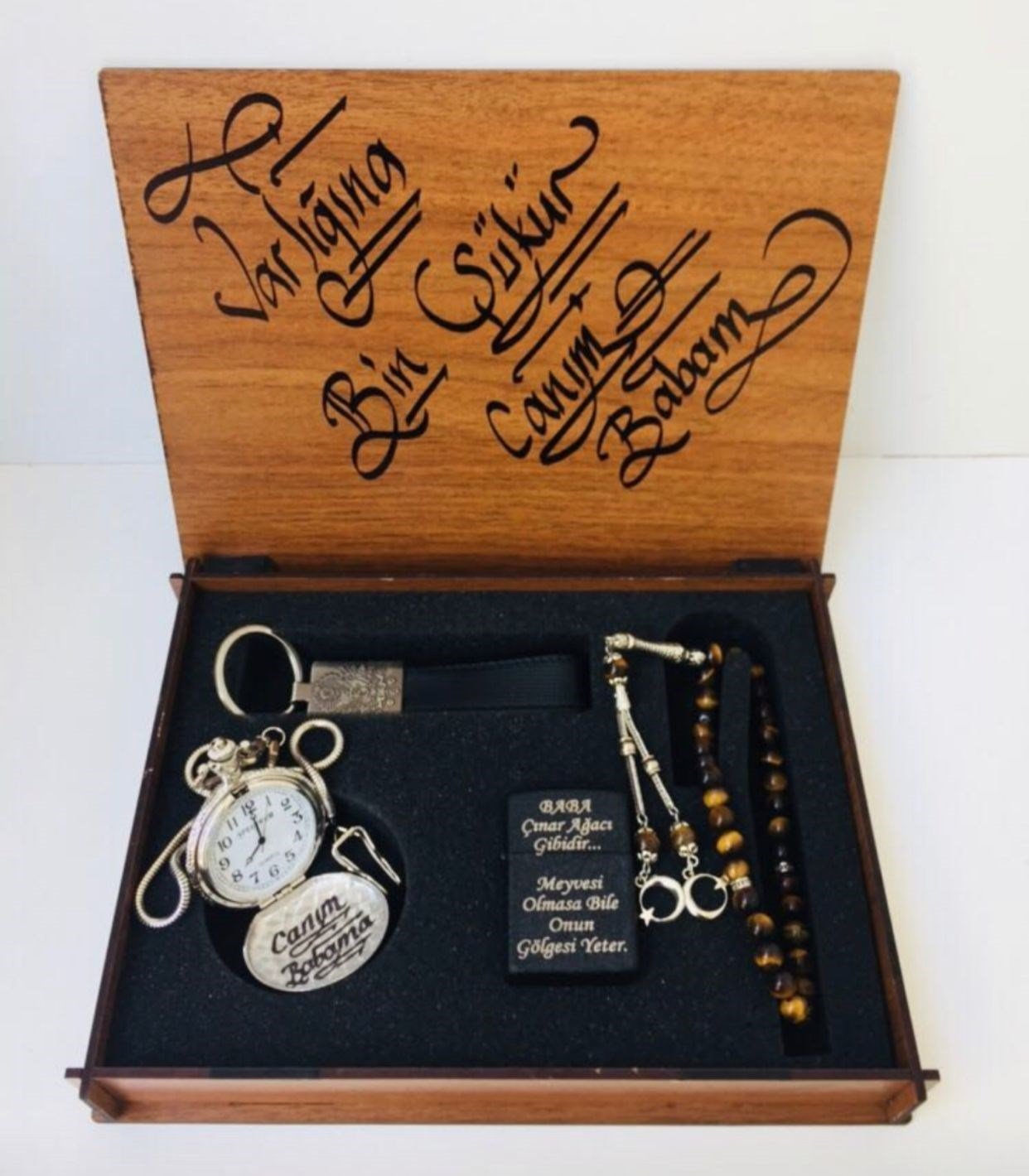 07092797e0bf4a34a831c4f759acb695.jpg BABALAR GÜNÜNE ÖZEL AHŞAP KUTULU KOMBİN - Görsel 1