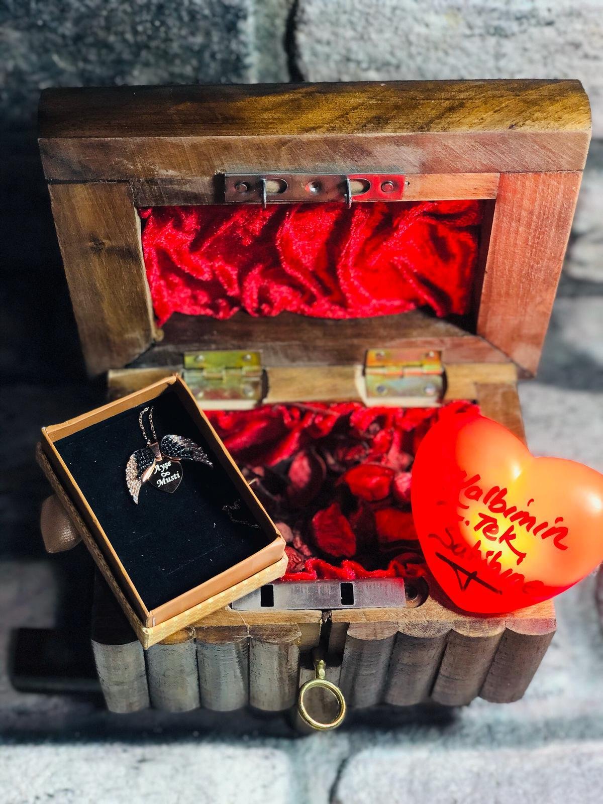 WhatsApp-Image-2019-12-24-at-00.44.13.jpeg El Yapımı Şifreli Kutulu Kombin 925 ayar gümüş melek kanadı kolye - Görsel 1