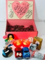 Açılan Kalpli Çerçeveli Kutu Kombin