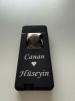 KİŞİYE ÖZEL RESİMLİ TUŞLU ÇİFT REZİDANSLI ÖZEL LAZER KESİM AHŞAP KUTULU ÇAKMAK - Görsel 7