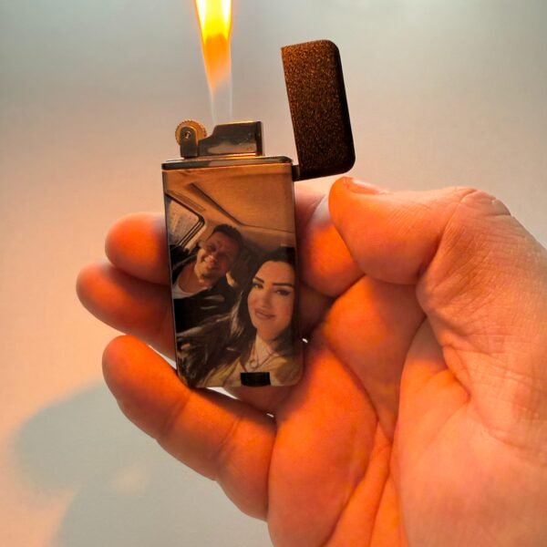 KİŞİYE ÖZEL RESİMLİ TUŞLU ÇİFT REZİDANSLI ÖZEL LAZER KESİM AHŞAP KUTULU ÇAKMAK