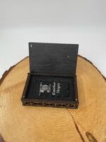 ŞIK TASARIMI İLE KOLAY KULLANIMLI ÇİFT REZİDANSLI TUŞLU ÇAKMAK LAZER KESİM AHŞAP KUTULU - Görsel 5